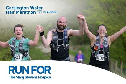 group of people running a marathon